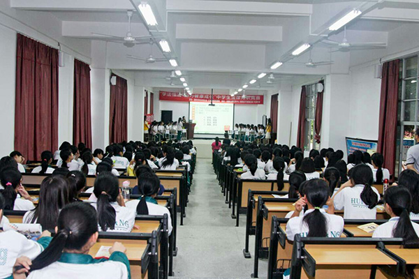 學法懂法，助力健康成長”少女法律知識競賽在平潭中學舉行